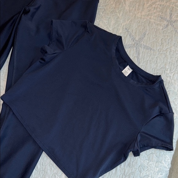 Alo Matching Set - Picture 7 of 11